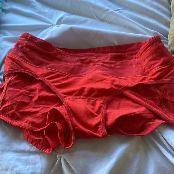 Lululemon Hotty Hot Low-Rise Lined Shorts , mini shorts - Picture 5 of 6